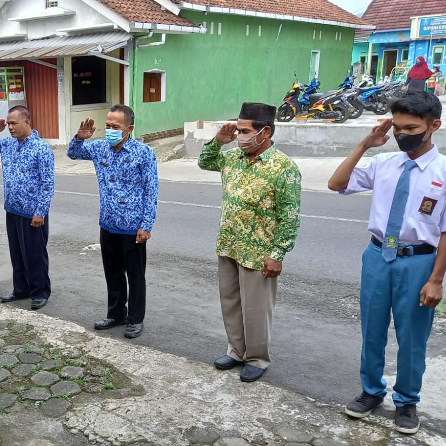 KEGIATAN APEL PAGI PEMERITAH DESA PASIRAMAN KIDUL